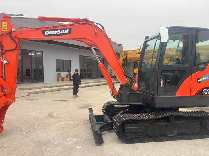 High Quality Hot Selling 6ton Second Hand Excavator Machine Mini Small Excavator DX60-9C Used Doosan Excavator for Sale DX60 - Graafmachine: afbeelding 4 High Quality Hot Selling 6ton Second Hand Excavator Machine Mini Small Excavator DX60-9C Used Doosan Excavator for Sale DX60 - Graafmachine: afbeelding 4