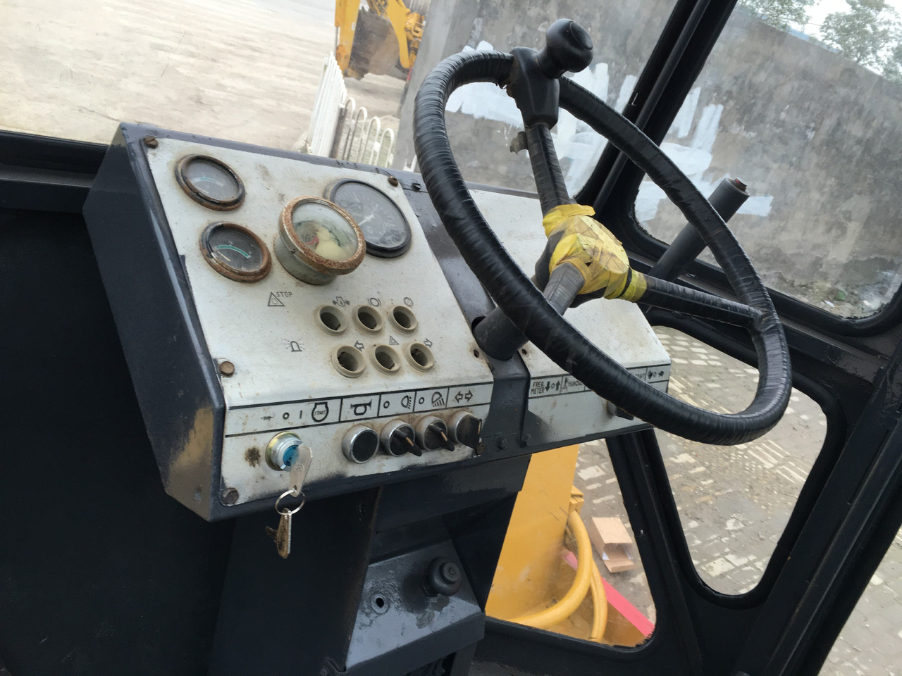 High Quality Used 15 Ton Vibratory Road Roller Dynapac Ca30d Single-drum Soil Compactor Cummins Engine In Shanghai - Asfaltwals: afbeelding 3 High Quality Used 15 Ton Vibratory Road Roller Dynapac Ca30d Single-drum Soil Compactor Cummins Engine In Shanghai - Asfaltwals: afbeelding 3