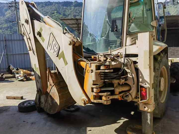 Hot sale Backhoe loader JCB 3CX 4*4 tlb loader UKmade, used cheap JCB 3CX retro loader and digger - Graaflaadmachine: afbeelding 3 Hot sale Backhoe loader JCB 3CX 4*4 tlb loader UKmade, used cheap JCB 3CX retro loader and digger - Graaflaadmachine: afbeelding 3