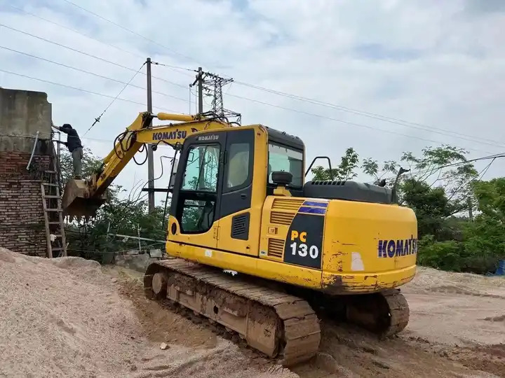 Hot sale used komatsu medium excavator PC130-7 /KOMATSU 130-7/ used japanese komatsu excavator 13 ton - Rupsgraafmachine: afbeelding 3 Hot sale used komatsu medium excavator PC130-7 /KOMATSU 130-7/ used japanese komatsu excavator 13 ton - Rupsgraafmachine: afbeelding 3
