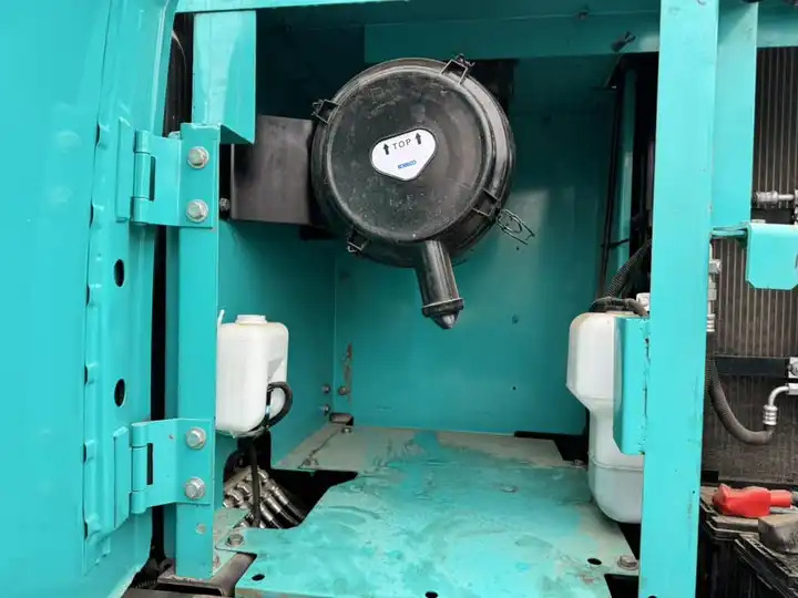 Large Second-Hand Excavators Kobelco Sk200 SK210 20ton with EPA and CE on Sale in Japan - Graafmachine: afbeelding 3 Large Second-Hand Excavators Kobelco Sk200 SK210 20ton with EPA and CE on Sale in Japan - Graafmachine: afbeelding 3