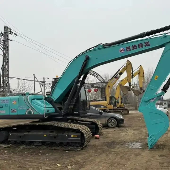 Large Second-Hand Excavators Kobelco Sk200 SK210 20ton with EPA and CE on Sale in Japan - Graafmachine: afbeelding 1 Large Second-Hand Excavators Kobelco Sk200 SK210 20ton with EPA and CE on Sale in Japan - Graafmachine: afbeelding 1