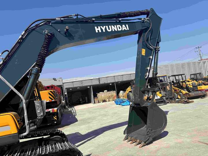 Original Used Korea 22ton Hyundai 220lc-9s 225lc-9t Excavator for Sale in Good Condition and Low Working Time - Graafmachine: afbeelding 2 Original Used Korea 22ton Hyundai 220lc-9s 225lc-9t Excavator for Sale in Good Condition and Low Working Time - Graafmachine: afbeelding 2