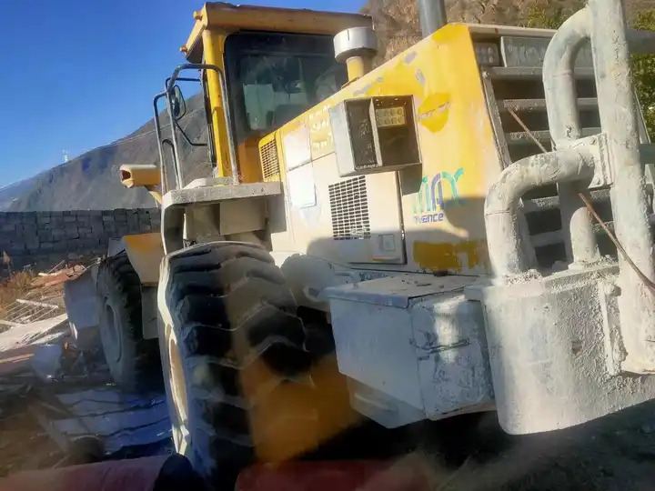 Used 7 Ton Heavy Front Loader Komatsu Wa470 Good Price Japan Made Tire Loader In Shanghai - Wiellader: afbeelding 5 Used 7 Ton Heavy Front Loader Komatsu Wa470 Good Price Japan Made Tire Loader In Shanghai - Wiellader: afbeelding 5