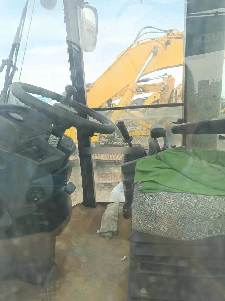 Used CAT CS76XT for sale Second hand caterpillar roller in good condition high brand quality, affordable and in stock - Schapenpootwals/ Grondverdichter: afbeelding 4 Used CAT CS76XT for sale Second hand caterpillar roller in good condition high brand quality, affordable and in stock - Schapenpootwals/ Grondverdichter: afbeelding 4