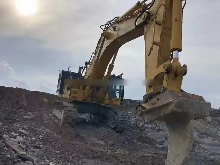 Used Crawler second hand KOMAT SU digger PC800 large Excavator with buckets for sale 80ton Used Crawler second hand KOMAT SU dig - Rupsgraafmachine: afbeelding 3 Used Crawler second hand KOMAT SU digger PC800 large Excavator with buckets for sale 80ton Used Crawler second hand KOMAT SU dig - Rupsgraafmachine: afbeelding 3