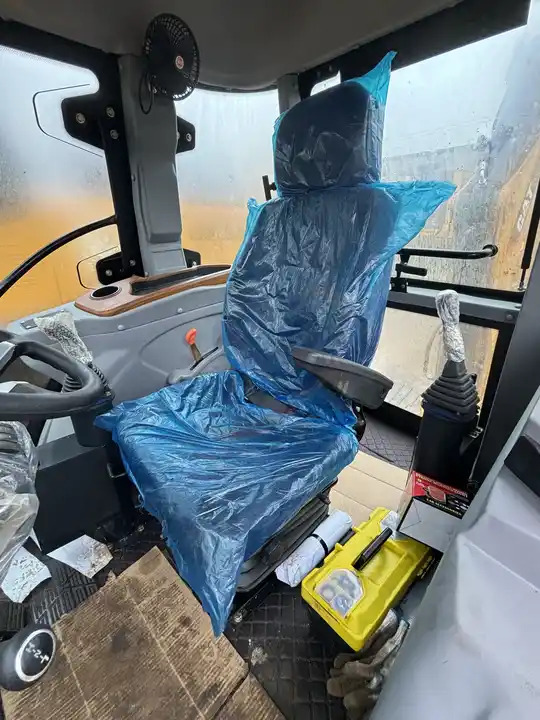 Used caterpillar backhoe loader CAT 420F2 in good condition for sale - Graaflaadmachine: afbeelding 5 Used caterpillar backhoe loader CAT 420F2 in good condition for sale - Graaflaadmachine: afbeelding 5