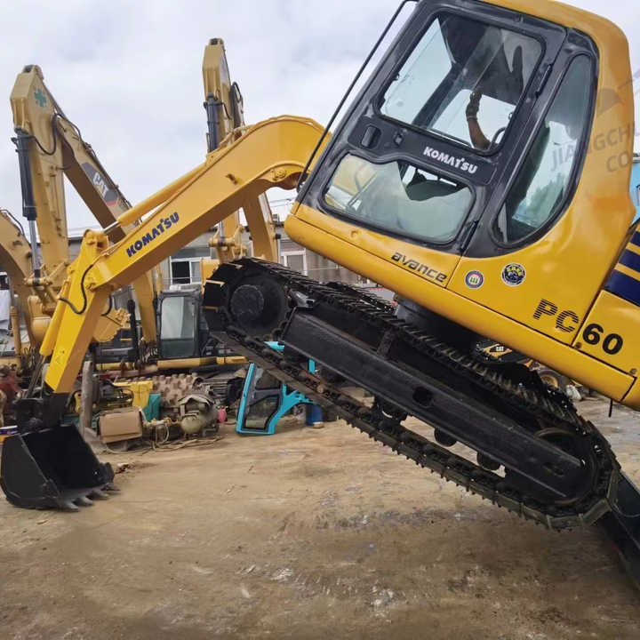Used komatsu Pc60-7 Crawler Excavator 6 Ton Excavator In Shanghai China For Sale PC 60 60-7 PC60 PC78 excavator - Rupsgraafmachine: afbeelding 1 Used komatsu Pc60-7 Crawler Excavator 6 Ton Excavator In Shanghai China For Sale PC 60 60-7 PC60 PC78 excavator - Rupsgraafmachine: afbeelding 1