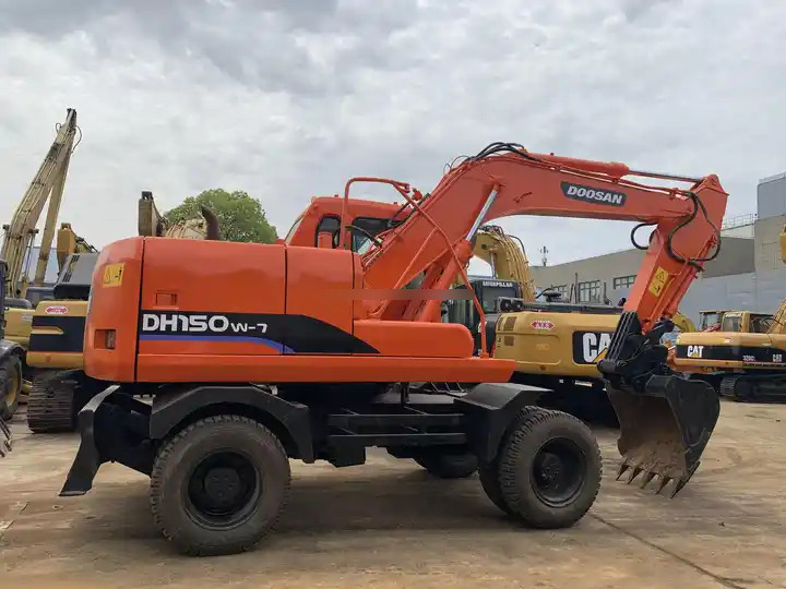Wheel digging excavator Used DOOSAN150W DH150W DH150W-7 / second-hand KOREA engine DOOSAN DH 150 150W-7 DOOSAN150 - Rupsgraafmachine: afbeelding 5 Wheel digging excavator Used DOOSAN150W DH150W DH150W-7 / second-hand KOREA engine DOOSAN DH 150 150W-7 DOOSAN150 - Rupsgraafmachine: afbeelding 5