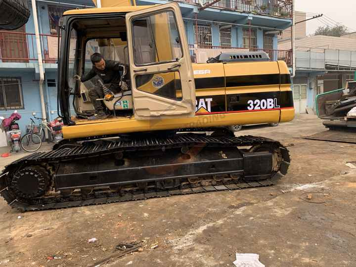 New price for Used 320BL Hydraulic Crawler Excavator in good condition Suitable For Construction/ Agriculture Digging - Rupsgraafmachine: afbeelding 4 New price for Used 320BL Hydraulic Crawler Excavator in good condition Suitable For Construction/ Agriculture Digging - Rupsgraafmachine: afbeelding 4