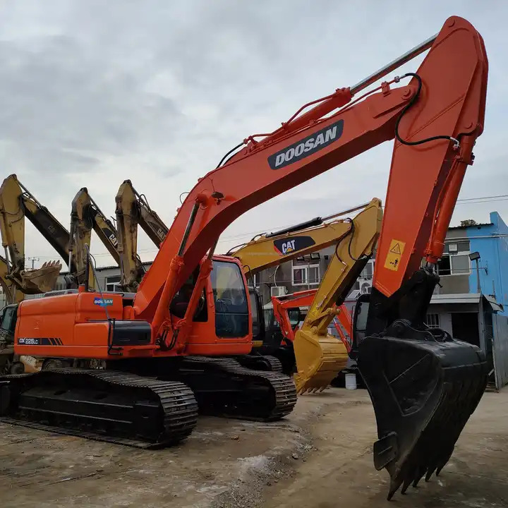 Used excavators in stock for sale second hand excavator used machinery equipment Doosan dx225 - Rupsgraafmachine: afbeelding 1 Used excavators in stock for sale second hand excavator used machinery equipment Doosan dx225 - Rupsgraafmachine: afbeelding 1