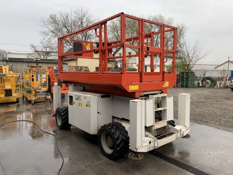 Genie GS-2669 - 10 m, 4x4, diesel - Schaarlift: afbeelding 1 Genie GS-2669 - 10 m, 4x4, diesel - Schaarlift: afbeelding 1