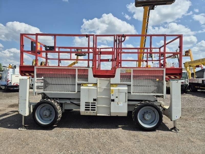Genie GS3390 - 12,06 m - 4x4 - diesel - Schaarlift: afbeelding 4 Genie GS3390 - 12,06 m - 4x4 - diesel - Schaarlift: afbeelding 4