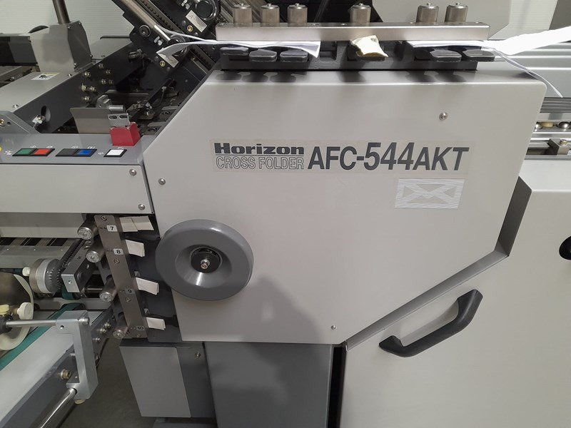 Horizon AFC-544 AKT | folder | 4 + knife + 2 | 2001 | 25 mio - Vouwmachine: afbeelding 2 Horizon AFC-544 AKT | folder | 4 + knife + 2 | 2001 | 25 mio - Vouwmachine: afbeelding 2