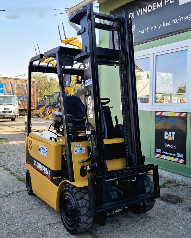 Caterpillar EP25 - Reach truck: afbeelding 1 Caterpillar EP25 - Reach truck: afbeelding 1