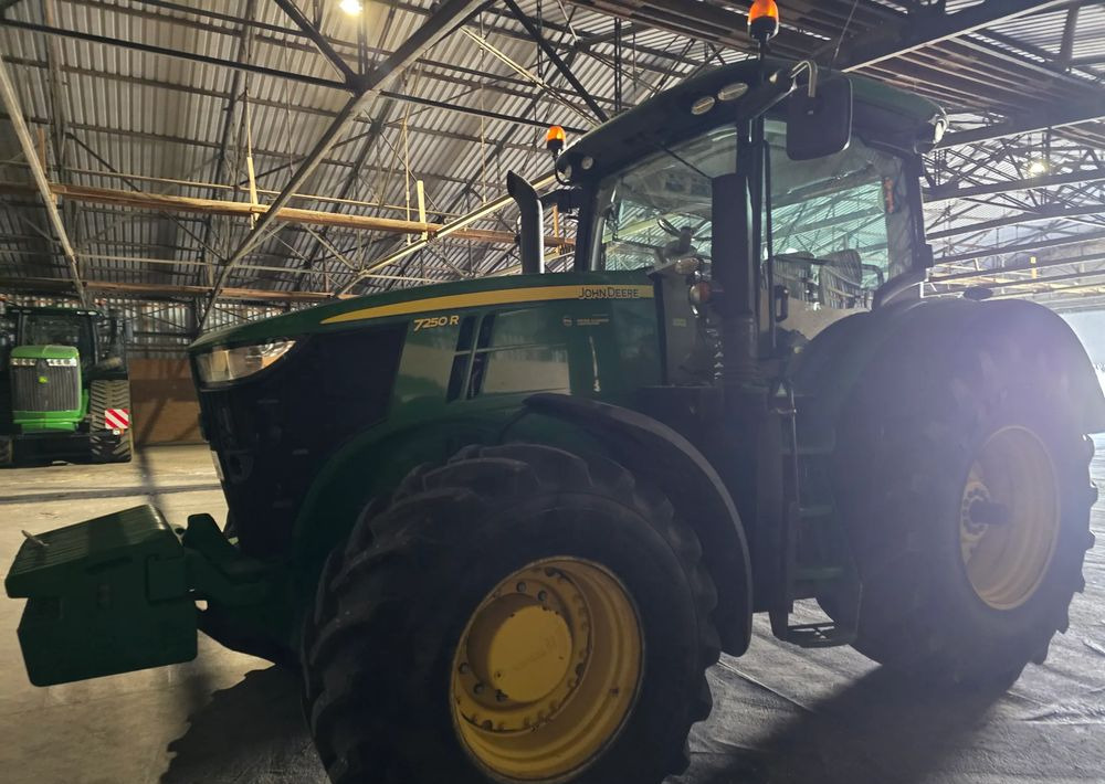 John Deere 7250R - Tractor: afbeelding 2 John Deere 7250R - Tractor: afbeelding 2