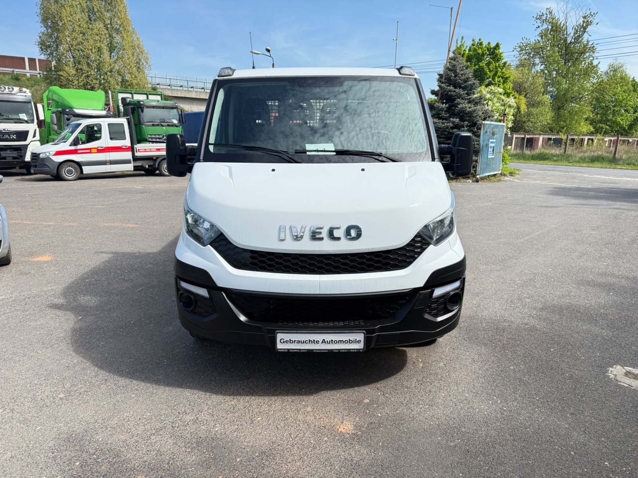 Iveco Daily Doppelkabine 35 S 130 7 Sitzer - Bestelwagen open laadbak: afbeelding 1 Iveco Daily Doppelkabine 35 S 130 7 Sitzer - Bestelwagen open laadbak: afbeelding 1