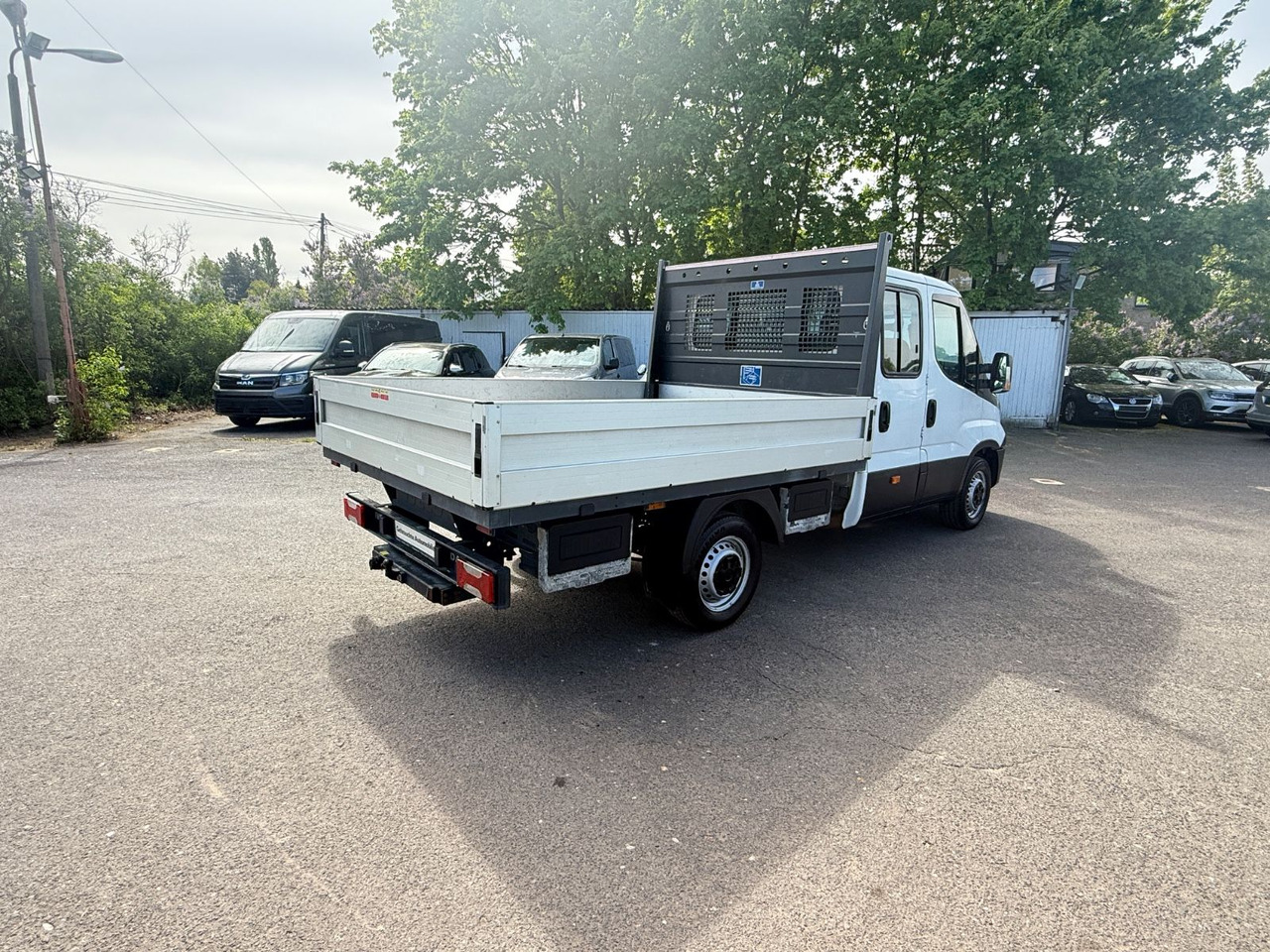 Iveco Daily Doppelkabine 35 S 130 7 Sitzer - Bestelwagen open laadbak: afbeelding 5 Iveco Daily Doppelkabine 35 S 130 7 Sitzer - Bestelwagen open laadbak: afbeelding 5