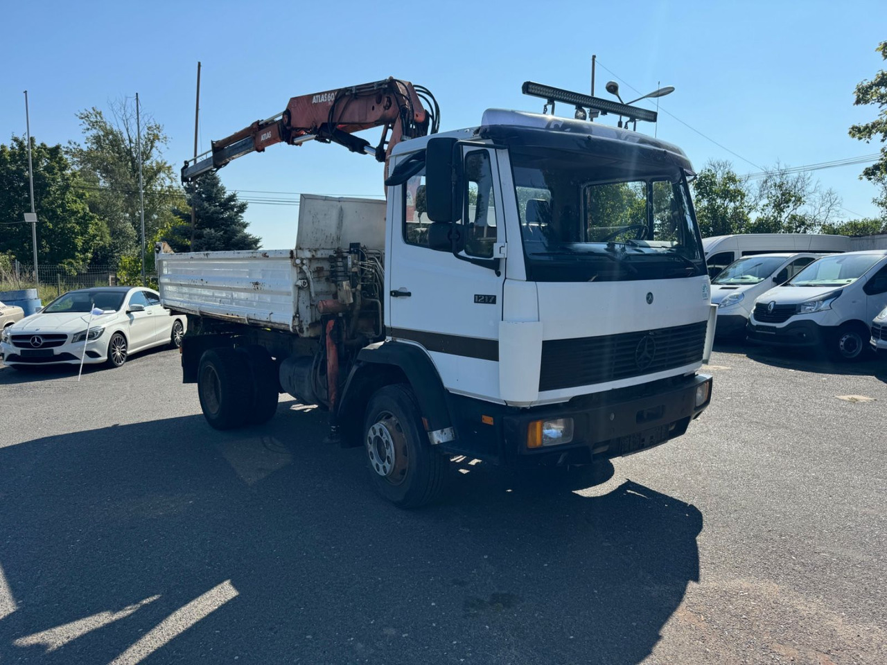 Mercedes-Benz 1317 Kipper - Kran - Kipper vrachtwagen: afbeelding 2 Mercedes-Benz 1317 Kipper - Kran - Kipper vrachtwagen: afbeelding 2