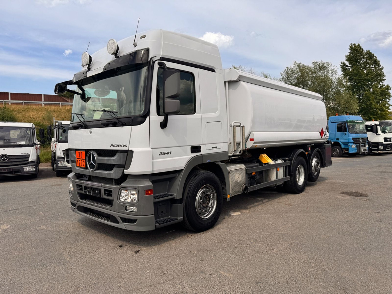 Mercedes-Benz Actros 2541 Tankwagen - Tankwagen: afbeelding 3 Mercedes-Benz Actros 2541 Tankwagen - Tankwagen: afbeelding 3