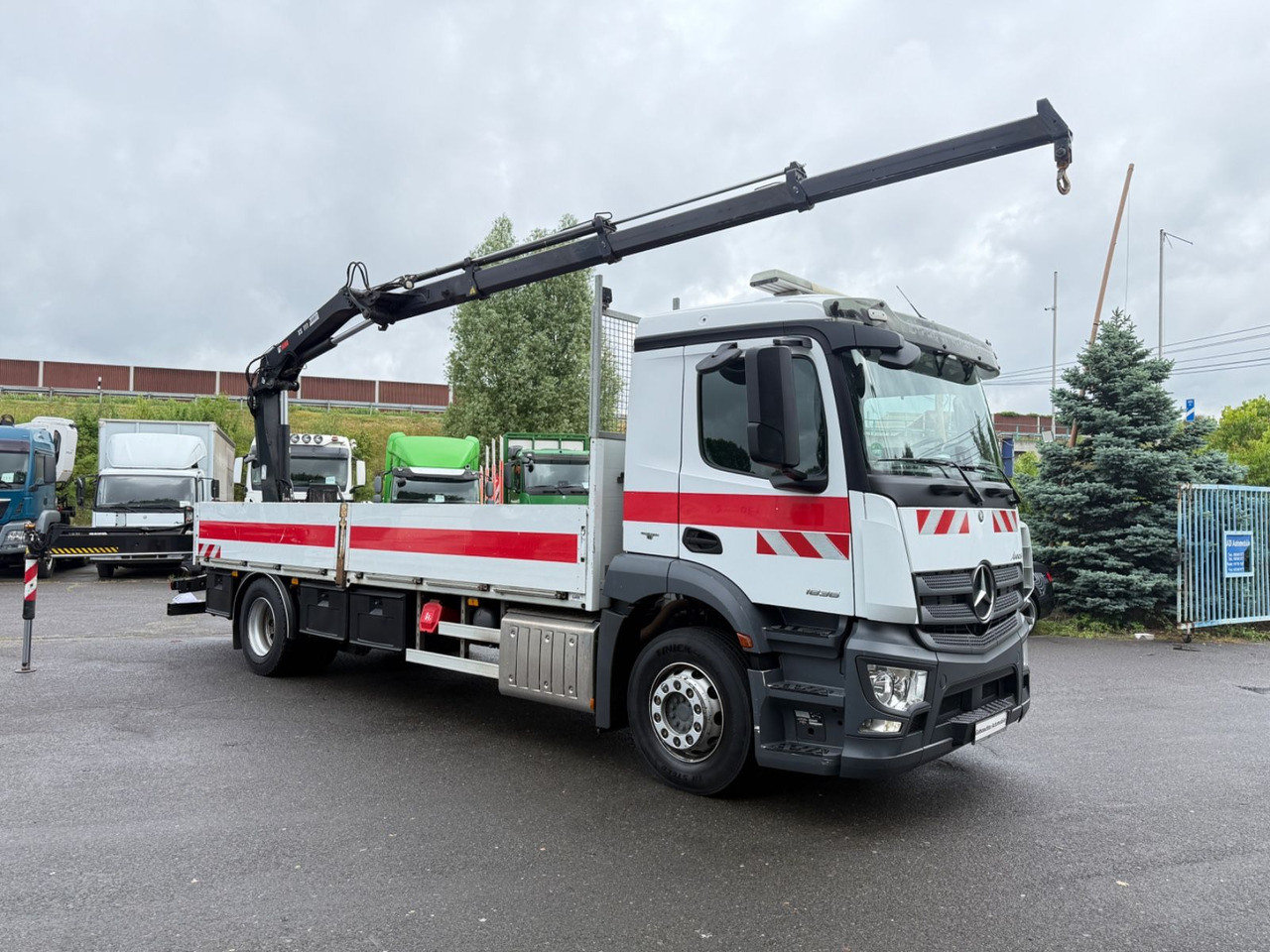 Mercedes-Benz Antos 1836 Kran Xiab - Vrachtwagen met open laadbak, Kraanwagen: afbeelding 1 Mercedes-Benz Antos 1836 Kran Xiab - Vrachtwagen met open laadbak, Kraanwagen: afbeelding 1
