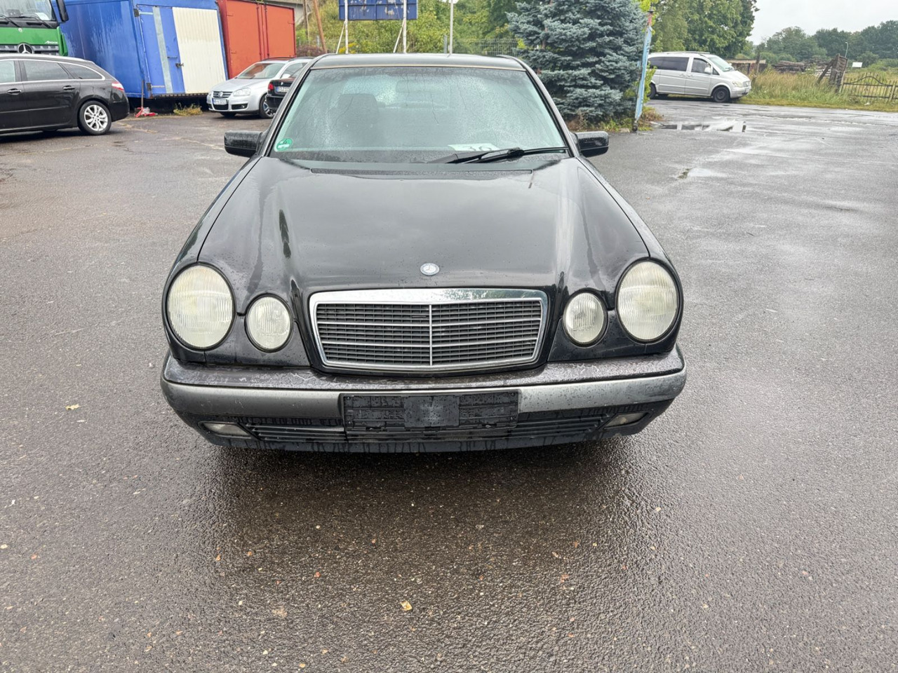 Mercedes-Benz E 200 - Sedan: afbeelding 2 Mercedes-Benz E 200 - Sedan: afbeelding 2