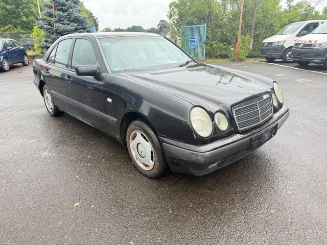 Mercedes-Benz E 200 - Sedan: afbeelding 1 Mercedes-Benz E 200 - Sedan: afbeelding 1