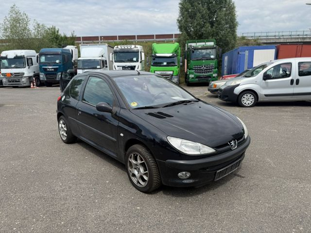 Peugeot 206 1.4 HDi - Sedan: afbeelding 2 Peugeot 206 1.4 HDi - Sedan: afbeelding 2