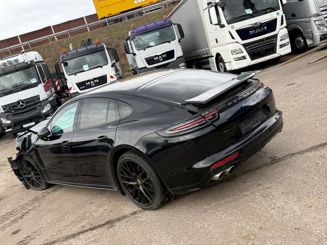 Porsche Panamera 4 S Diesel UNFALL!! - Personenwagen: afbeelding 4 Porsche Panamera 4 S Diesel UNFALL!! - Personenwagen: afbeelding 4