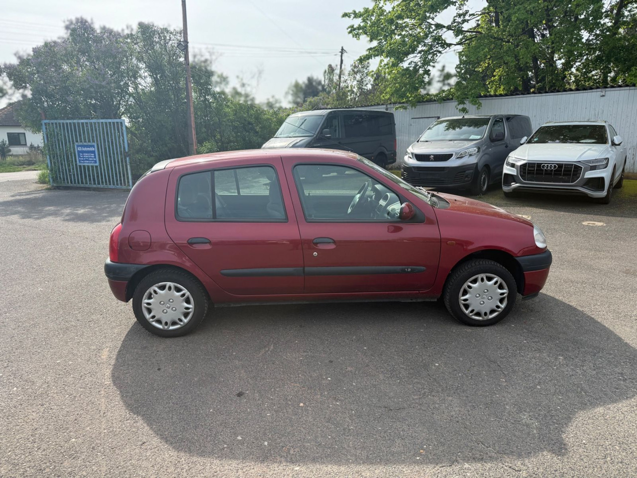 Renault Clio Basis 1.2 HU - Sedan: afbeelding 3 Renault Clio Basis 1.2 HU - Sedan: afbeelding 3
