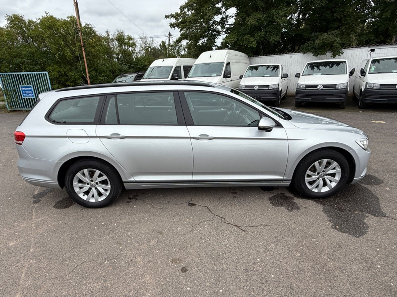 Volkswagen Passat Variant Trendline BMT/Start-Stopp - Sedan: afbeelding 3 Volkswagen Passat Variant Trendline BMT/Start-Stopp - Sedan: afbeelding 3