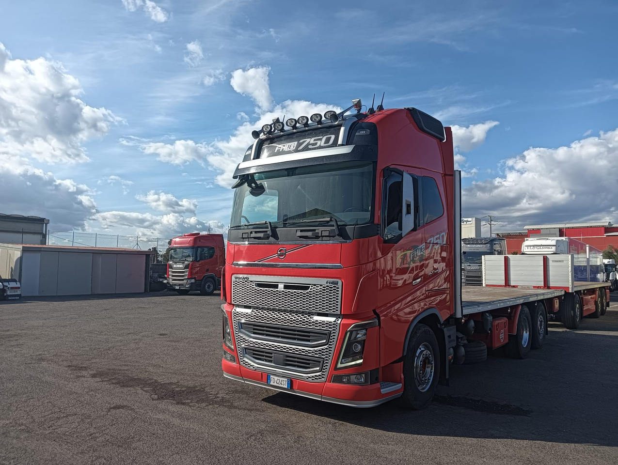 VOLVO FH16 750 - Vrachtwagen met open laadbak: afbeelding 1 VOLVO FH16 750 - Vrachtwagen met open laadbak: afbeelding 1