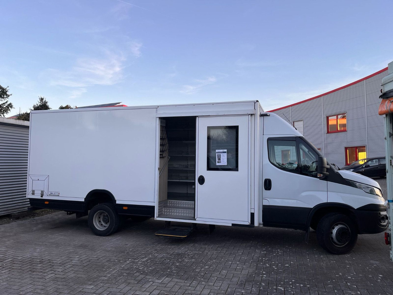 Iveco Daily SB Mobil - Zelfrijdende verkoopwagen: afbeelding 1 Iveco Daily SB Mobil - Zelfrijdende verkoopwagen: afbeelding 1