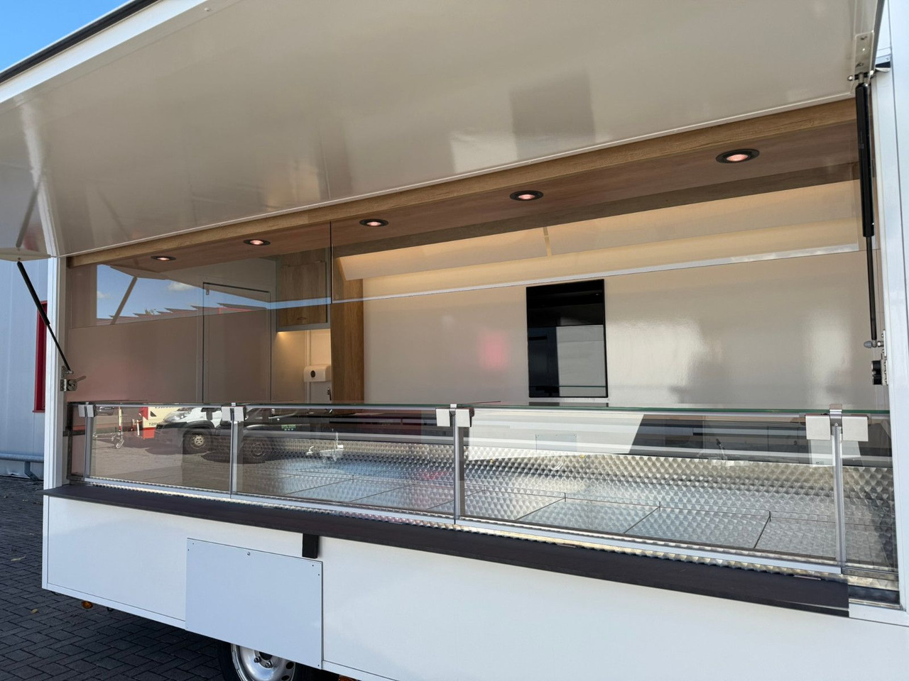 Renault ESSELMANN Verkaufsmobil - Zelfrijdende verkoopwagen: afbeelding 3 Renault ESSELMANN Verkaufsmobil - Zelfrijdende verkoopwagen: afbeelding 3