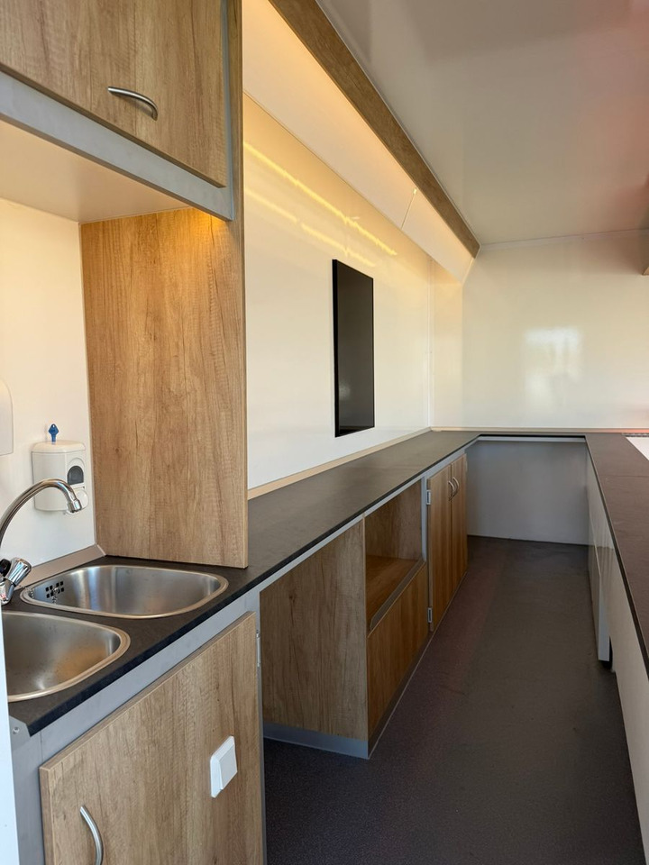 Renault ESSELMANN Verkaufsmobil - Zelfrijdende verkoopwagen: afbeelding 5 Renault ESSELMANN Verkaufsmobil - Zelfrijdende verkoopwagen: afbeelding 5