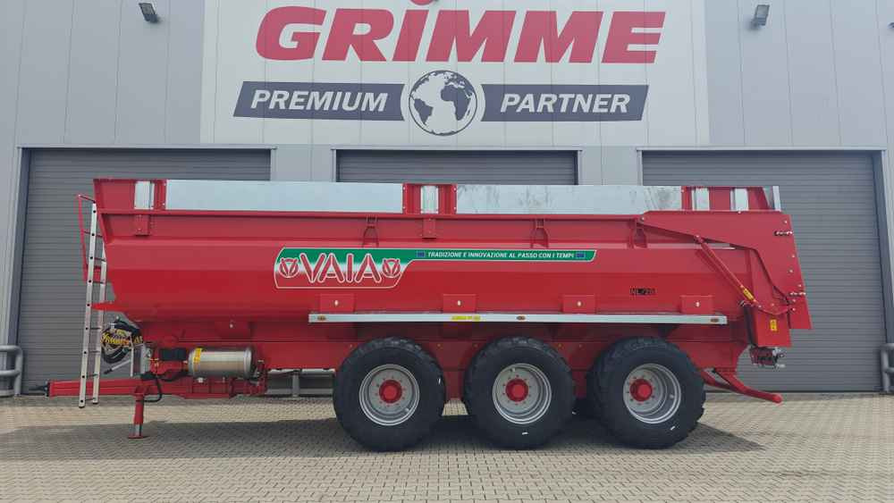 VAIA NL28 (3 axle trailer) - Hooi-/ Voedermachine: afbeelding 1 VAIA NL28 (3 axle trailer) - Hooi-/ Voedermachine: afbeelding 1