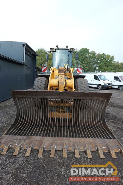 Liebherr L556 Like new!! Airco, quick coupler, skeleton bucket with teeths - Lader: afbeelding 4 Liebherr L556 Like new!! Airco, quick coupler, skeleton bucket with teeths - Lader: afbeelding 4