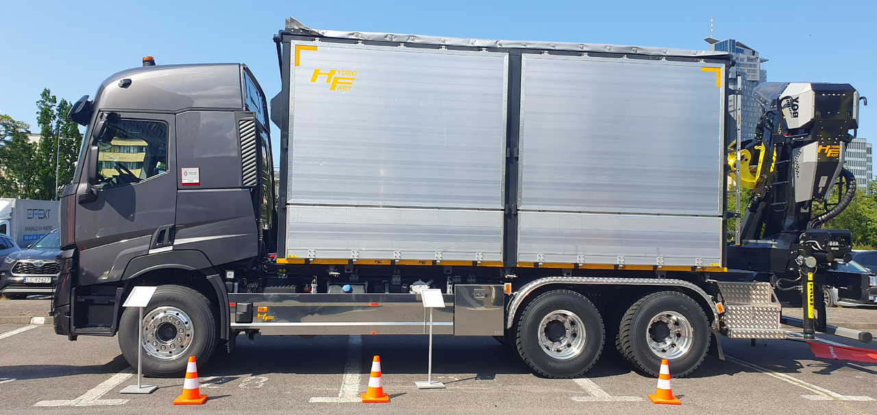 RENAULT TRUCKS CP6x4 Renault zabudowa do biomasy z żyurawiem Tajfun L155ZK/ Renault Biomass body with crane Tajfun L155ZK/ Renault Biomasse-Aufbau mit Kran Tajfun L155ZK - Houttransport: afbeelding 2 RENAULT TRUCKS CP6x4 Renault zabudowa do biomasy z żyurawiem Tajfun L155ZK/ Renault Biomass body with crane Tajfun L155ZK/ Renault Biomasse-Aufbau mit Kran Tajfun L155ZK - Houttransport: afbeelding 2