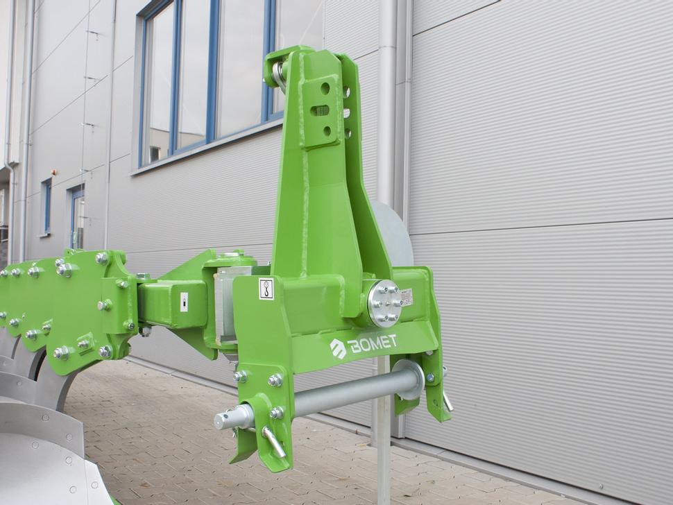 Bomet Pflüge / Single-beam plow / Charrue mono-poutre / Aratro / Плуг / Pług jednobelkowy Libra 3+1 - Ploeg: afbeelding 5 Bomet Pflüge / Single-beam plow / Charrue mono-poutre / Aratro / Плуг / Pług jednobelkowy Libra 3+1 - Ploeg: afbeelding 5