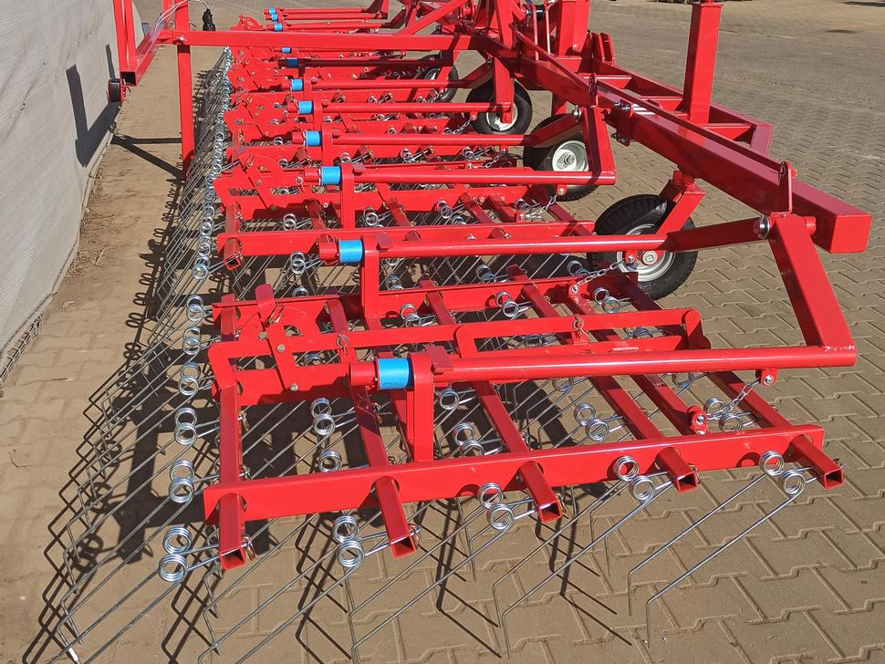 METAL-TECHNIK Hackstriegel / Weeder / Herse étrille / Sarchiatrice / Прополочная машина / Chwastownik 9 m - Wiedeg: afbeelding 2 METAL-TECHNIK Hackstriegel / Weeder / Herse étrille / Sarchiatrice / Прополочная машина / Chwastownik 9 m - Wiedeg: afbeelding 2