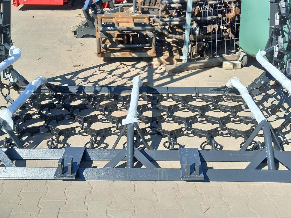 METAL-TECHNIK Wiesenegge / Meadow harrow / Herse de prairie / Strigliatrice / Полевая волокуша / Włóka łąkowa 4 m - Weidesleep: afbeelding 4 METAL-TECHNIK Wiesenegge / Meadow harrow / Herse de prairie / Strigliatrice / Полевая волокуша / Włóka łąkowa 4 m - Weidesleep: afbeelding 4