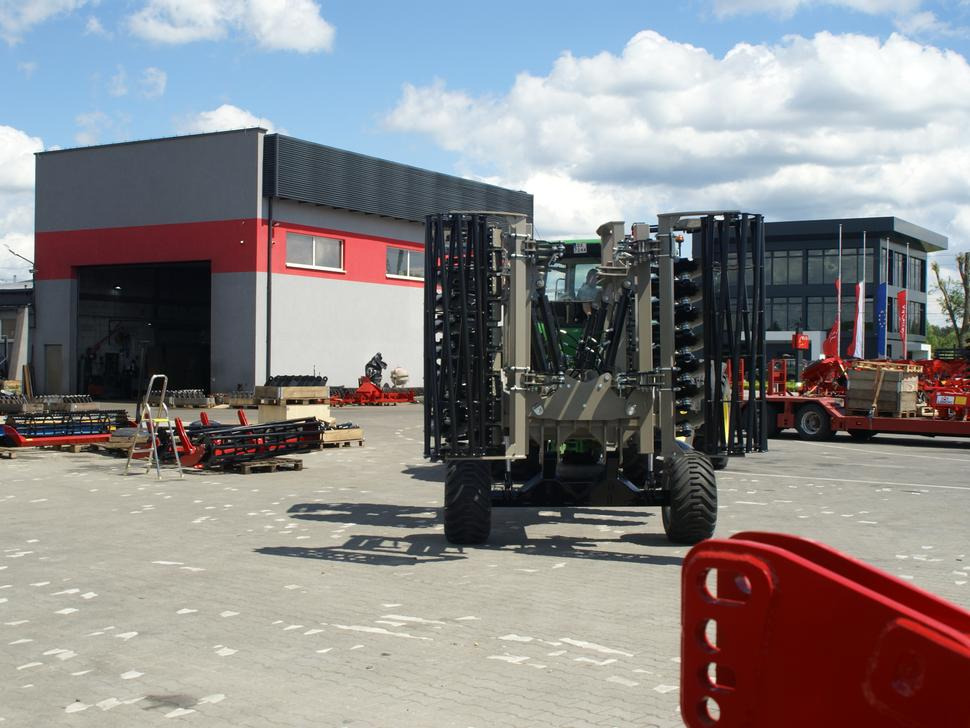 ROLEX Hydraulische Scheibenegge / Hydraulic discs harrow / Dechaumeur à disques / Erpice a dischi / Гидравлическая дисковая борона / Brona talerzowa hydraulicznie składana ciężka 4 m - Schijveneg: afbeelding 5 ROLEX Hydraulische Scheibenegge / Hydraulic discs harrow / Dechaumeur à disques / Erpice a dischi / Гидравлическая дисковая борона / Brona talerzowa hydraulicznie składana ciężka 4 m - Schijveneg: afbeelding 5