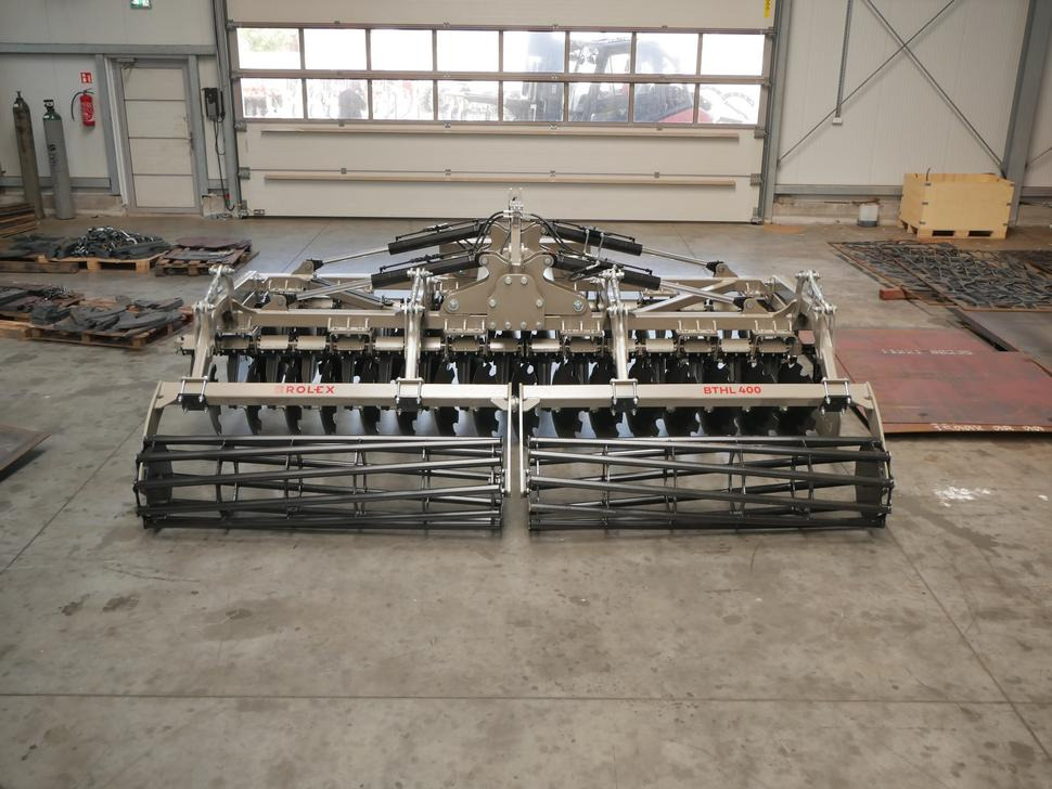 ROLEX Hydraulische Scheibenegge / Hydraulic discs harrow / Dechaumeur à disques / Erpice a dischi / Гидравлическая дисковая борона / Brona talerzowa hydraulicznie składana lekka 4 m - Schijveneg: afbeelding 4 ROLEX Hydraulische Scheibenegge / Hydraulic discs harrow / Dechaumeur à disques / Erpice a dischi / Гидравлическая дисковая борона / Brona talerzowa hydraulicznie składana lekka 4 m - Schijveneg: afbeelding 4
