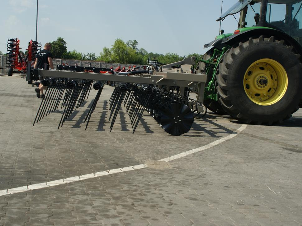 ROLEX Mulchegge / Mulch harrow / Herse de déchaumage / Erpice pacciamante / Борона для мульчирования / Brona mulczowa 7,5 m - Wiedeg: afbeelding 2 ROLEX Mulchegge / Mulch harrow / Herse de déchaumage / Erpice pacciamante / Борона для мульчирования / Brona mulczowa 7,5 m - Wiedeg: afbeelding 2
