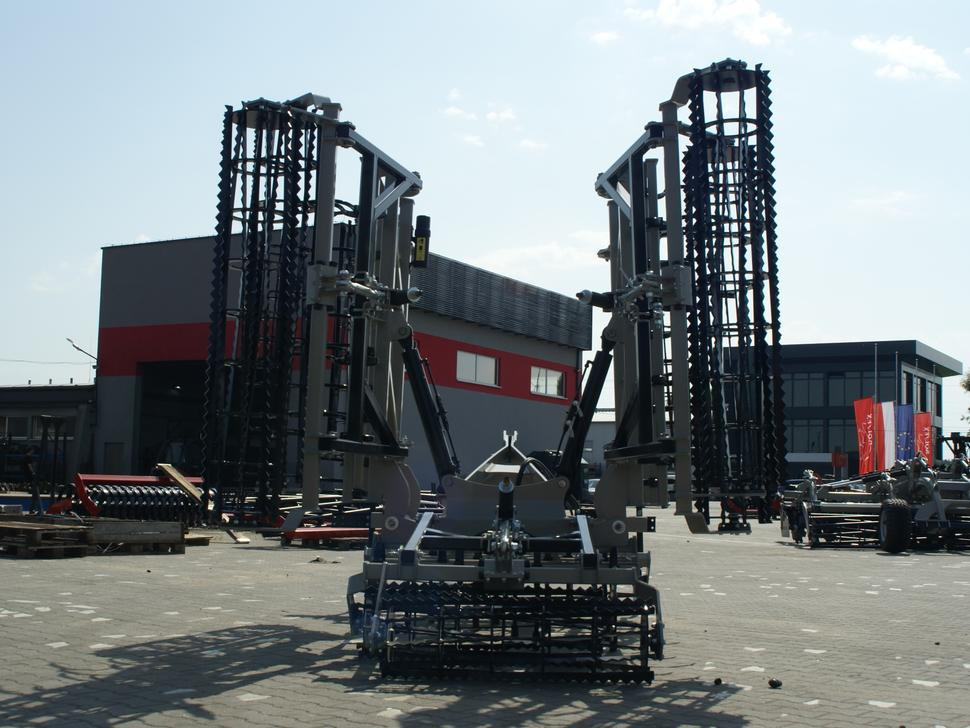 ROLEX Saatbettkombination / Hydraulically cultivator / Vibroculteur / Aggregato di coltivazione / Почвообрабатывающий гидравлический складывающийся агрегат / Agregat uprawowy hydraulicznie składany - Cultivator: afbeelding 3 ROLEX Saatbettkombination / Hydraulically cultivator / Vibroculteur / Aggregato di coltivazione / Почвообрабатывающий гидравлический складывающийся агрегат / Agregat uprawowy hydraulicznie składany - Cultivator: afbeelding 3