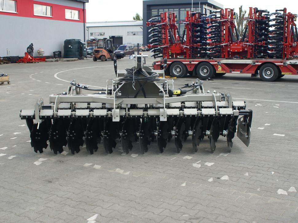 ROLEX Scheibenegge / Disc harrow with hydropack and tire roller / Dechaumeur à disques / Erpice a dischi / Дисковая борона с гидропаком и колёсным катком / Agregat talerzowy uprawowy z hydropackiem i - Schijveneg: afbeelding 3 ROLEX Scheibenegge / Disc harrow with hydropack and tire roller / Dechaumeur à disques / Erpice a dischi / Дисковая борона с гидропаком и колёсным катком / Agregat talerzowy uprawowy z hydropackiem i - Schijveneg: afbeelding 3