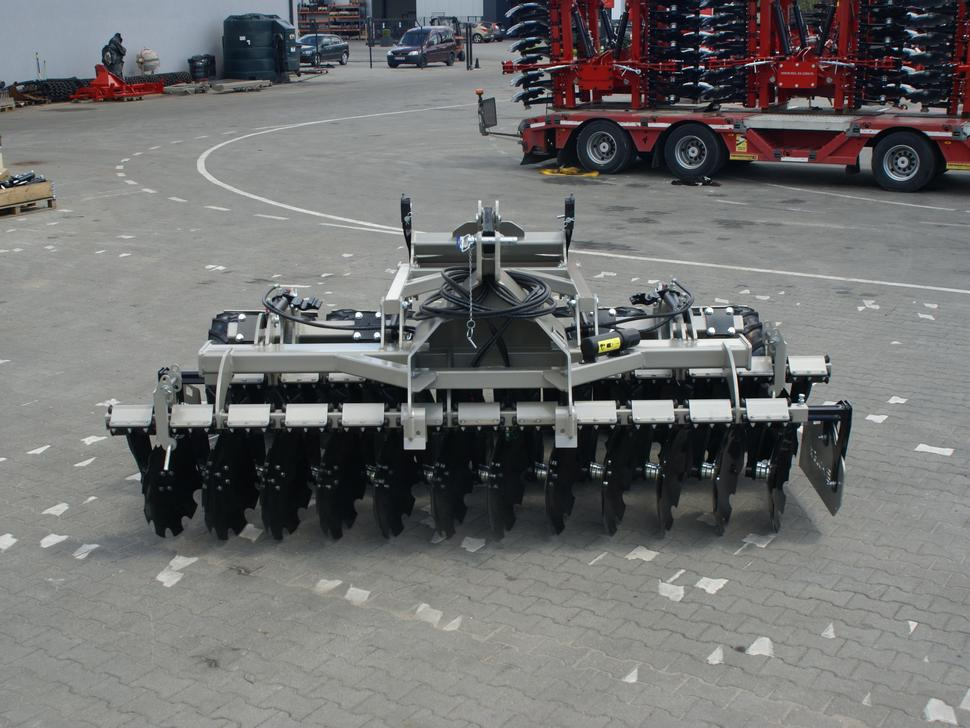 ROLEX Scheibenegge / Disc harrow with hydropack and tire roller / Dechaumeur à disques / Erpice a dischi / Дисковая борона с гидропаком и колёсным катком / Agregat talerzowy uprawowy z hydropackiem i - Schijveneg: afbeelding 4 ROLEX Scheibenegge / Disc harrow with hydropack and tire roller / Dechaumeur à disques / Erpice a dischi / Дисковая борона с гидропаком и колёсным катком / Agregat talerzowy uprawowy z hydropackiem i - Schijveneg: afbeelding 4