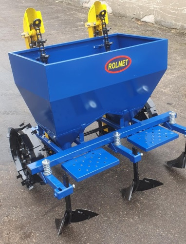 ROLMET Kartoffelpflanzmaschine / Potato planter / Planteuse de pomme de terre / Piantapatate / Sadzarka ziemniaków - Aardappelpootmachine: afbeelding 1 ROLMET Kartoffelpflanzmaschine / Potato planter / Planteuse de pomme de terre / Piantapatate / Sadzarka ziemniaków - Aardappelpootmachine: afbeelding 1