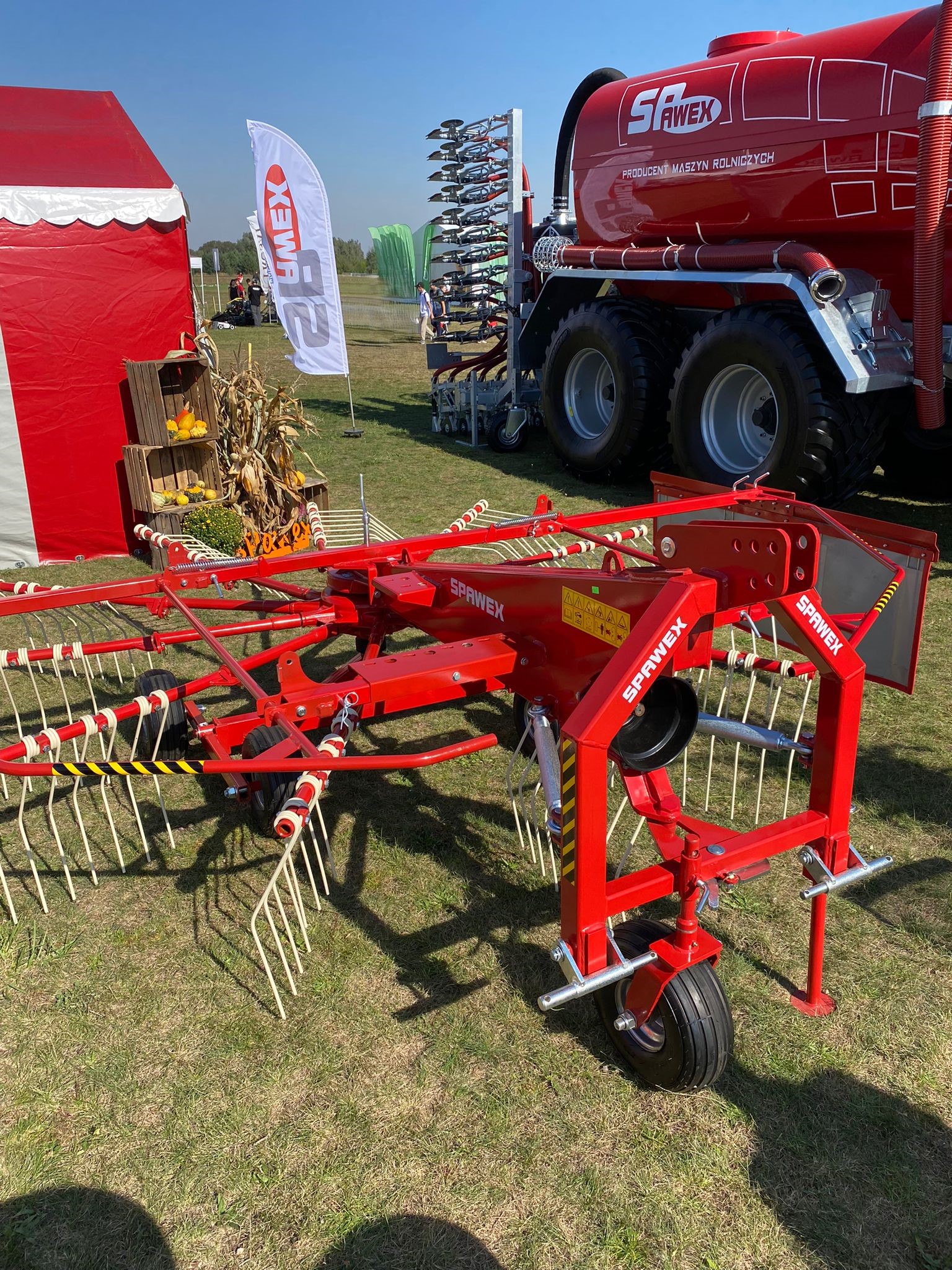 Spawex Kreiselschwader / Rake / Andaineur / Rastrillo / Rastrello / Zgrabiarka 4,5 m - Hooischudder: afbeelding 2 Spawex Kreiselschwader / Rake / Andaineur / Rastrillo / Rastrello / Zgrabiarka 4,5 m - Hooischudder: afbeelding 2