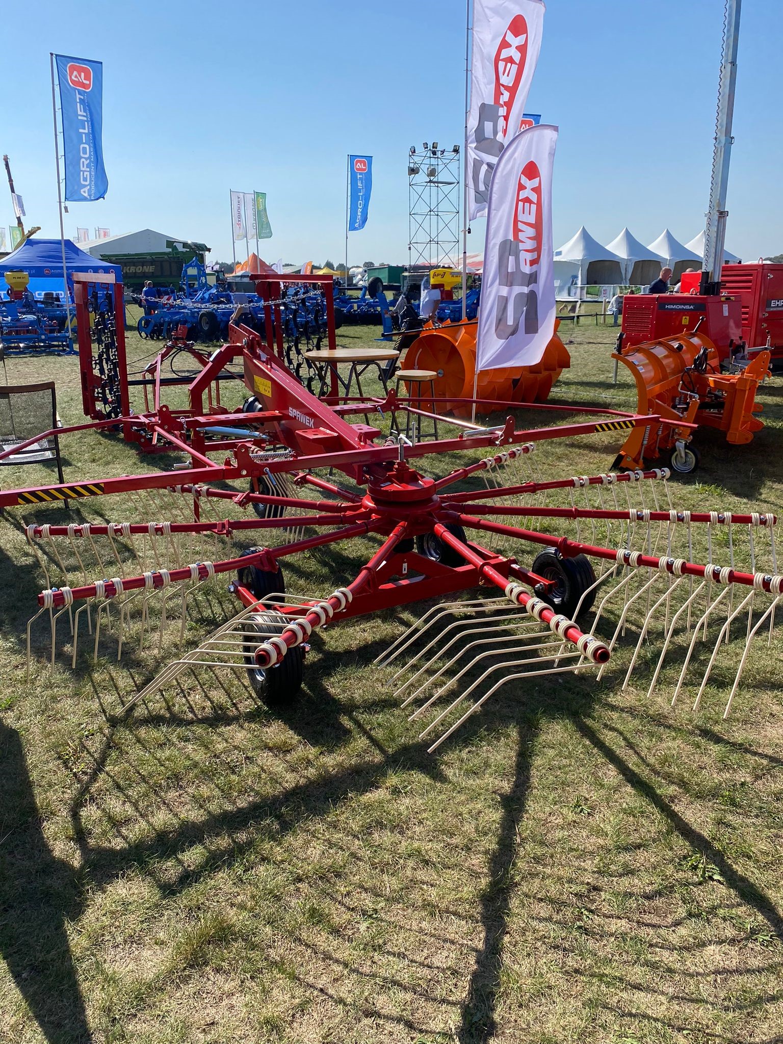 Spawex Kreiselschwader / Rake / Andaineur / Rastrillo / Rastrello / Zgrabiarka 4,5 m - Hooischudder: afbeelding 1 Spawex Kreiselschwader / Rake / Andaineur / Rastrillo / Rastrello / Zgrabiarka 4,5 m - Hooischudder: afbeelding 1